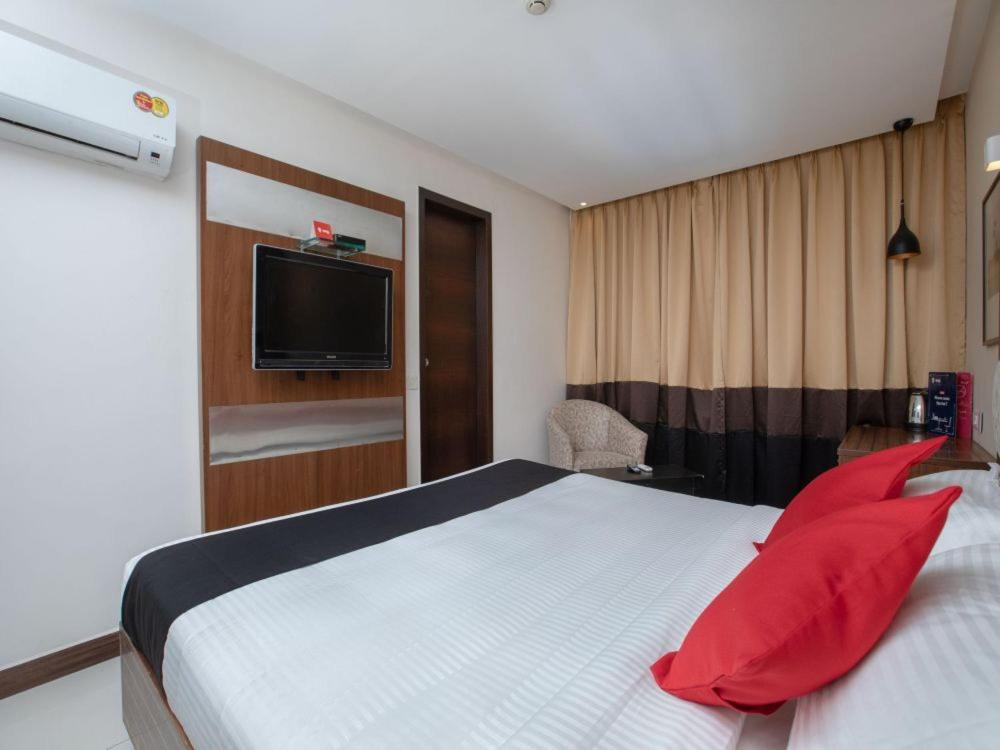 Klase Hotels Ченнаї Екстер'єр фото